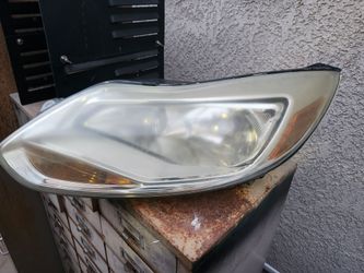 Headlight  2014 ford focus