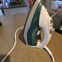 Intertek Clothes Iron – Like New