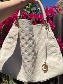 Louis Vuitton artsy mm