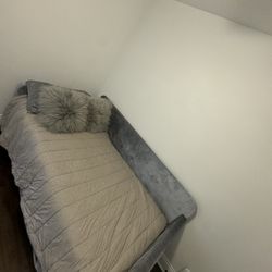 Day Bed With Memory Foam Mattress 