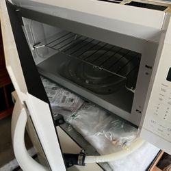 Like NEW Overhead Microwave