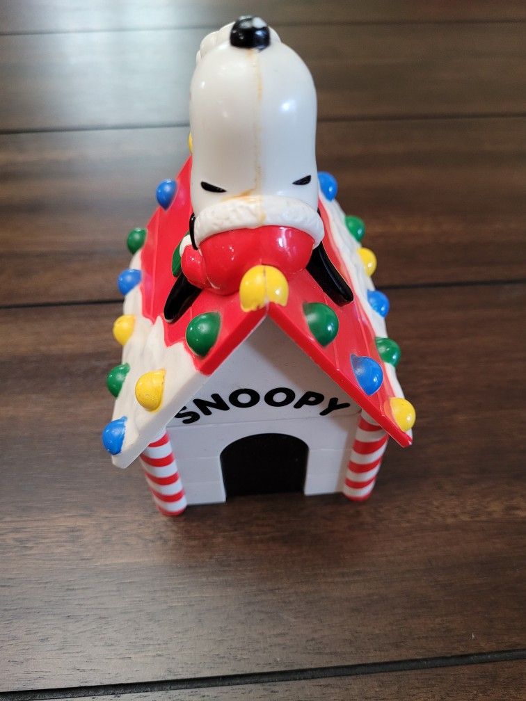 Whitmans Snoopy Christmas Peanuts Dog House Coin Bank