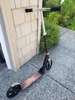 Black Label Adult Razor ( Like New) $70