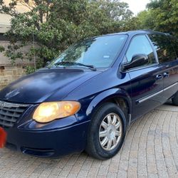 **06 Chrysler Van ** 110k Miles!