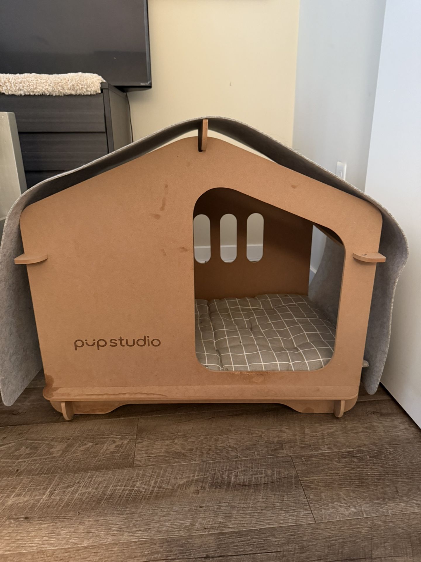 Modern Dog House – $40