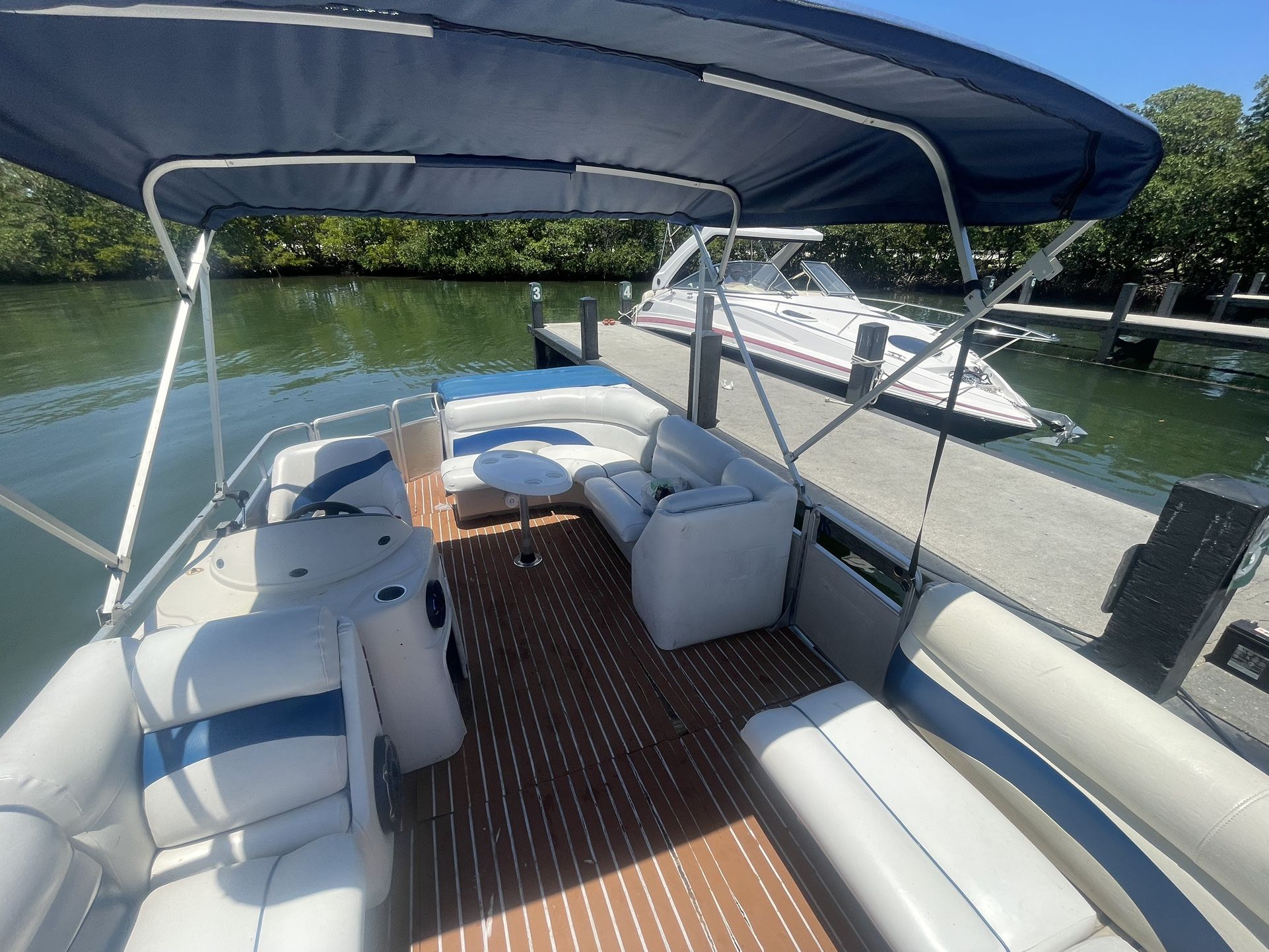 2013 Pontoon Clean Fla Title In Hand for Sale in North Miami Beach, FL ...