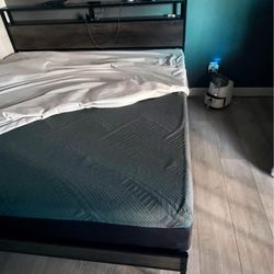 King size bed w Memory foam mattress