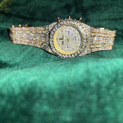 Custom Audemars Piguet Royal Oak – Two-Tone 18K Yellow Gold & Stainless Steel – VS1 J Diamond Bust Down