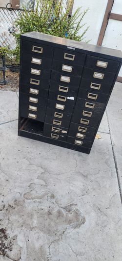 Metal cabinet