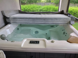 Leisure Bay Spa Santo – Fair Condition, 15 Jets 72x72 - Fernandina Beach, FL