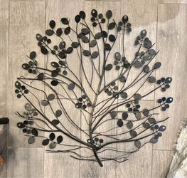 Black metal tree leaves wall decor
