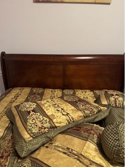 Queen bed & dresser