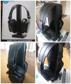 Wireless headphones with transmitter