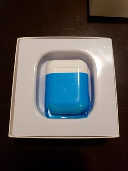 Wireless earbuds with charger