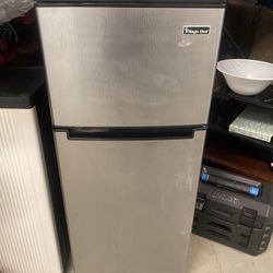Magic Chef 4.5 cu ft 2-Door Mini Fridge with Freezer.