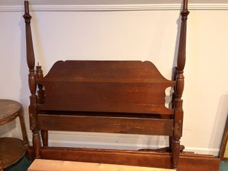 Antique/Vintage Full Bed Frame – Beautiful Turned Wood Posts & Headboard