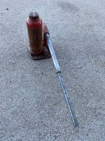 Vintage small hydraulic bottle jack Norco KYB