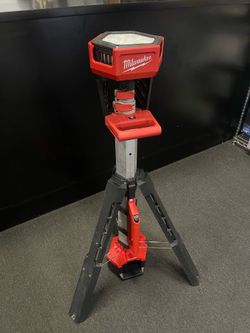 Milwaukee 2131-20 M18 Rocket Dual Power Tower Light (Bare Tool Only)