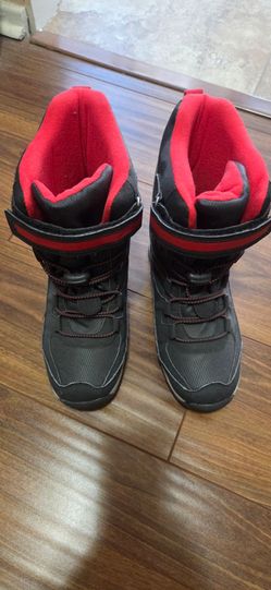Boys snow boots size 3