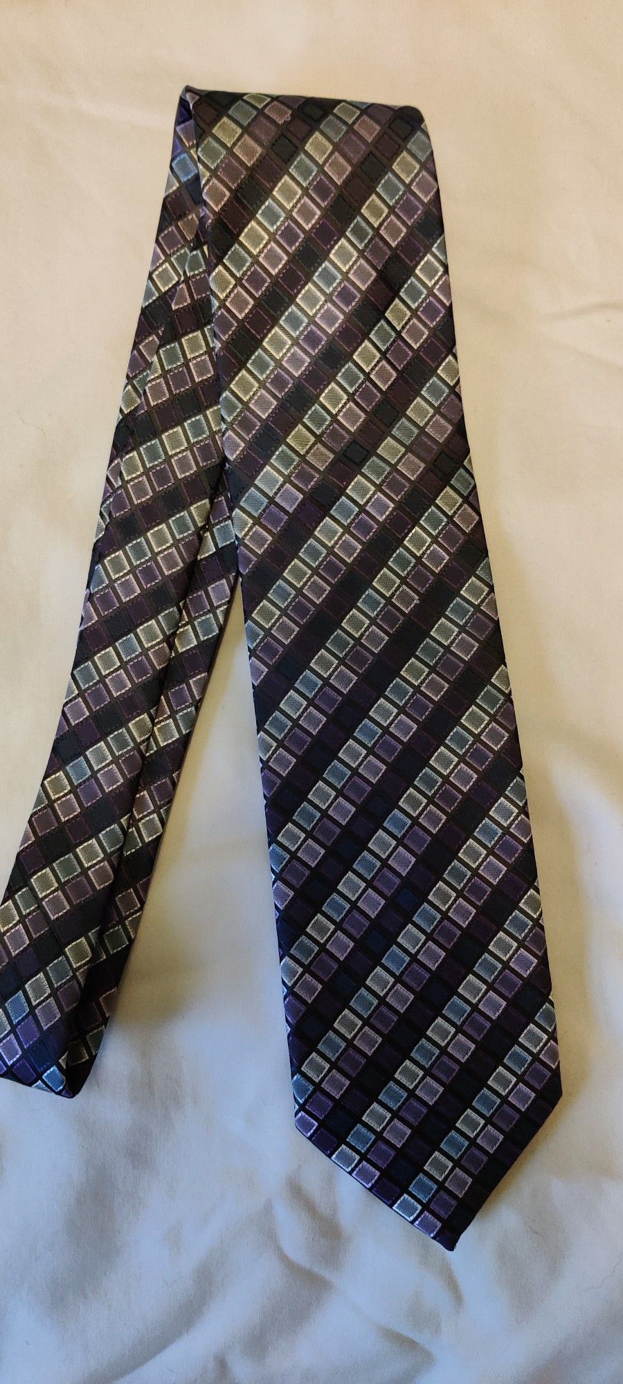 Like New Men's Alexander Julian Tie