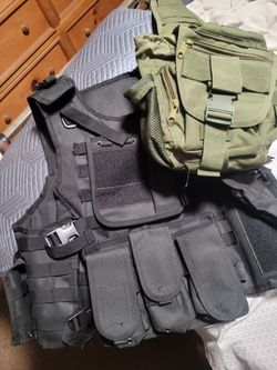 Chaleco táctico y bolsa bandolera
