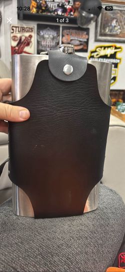 Large drinking flask in leather brand new