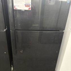 ❄️ GE 22 Cu. Ft. Top-Freezer Refrigerator – Black Stainless