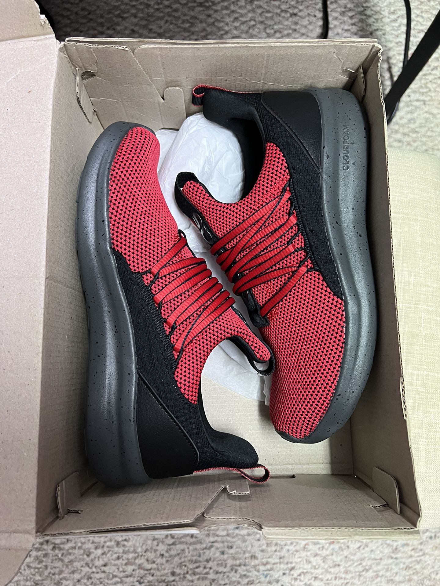 Adidas Boys Red Size 6 Brand New