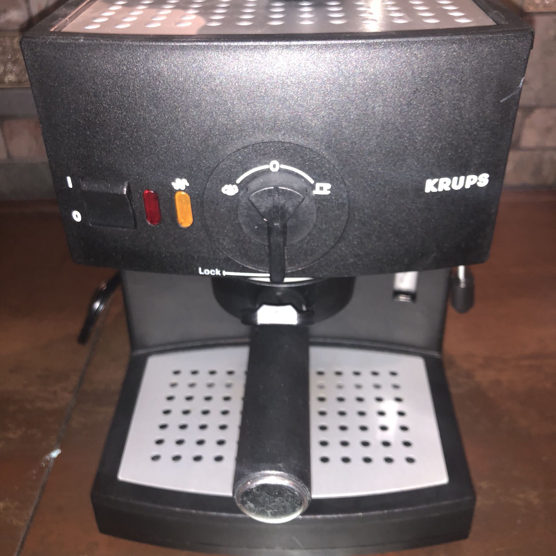 Krups 867-42 Il Caffe Bistro 10-Cup Coffee/4-Cup Espresso Maker for Sale in  El Cajon, CA - OfferUp