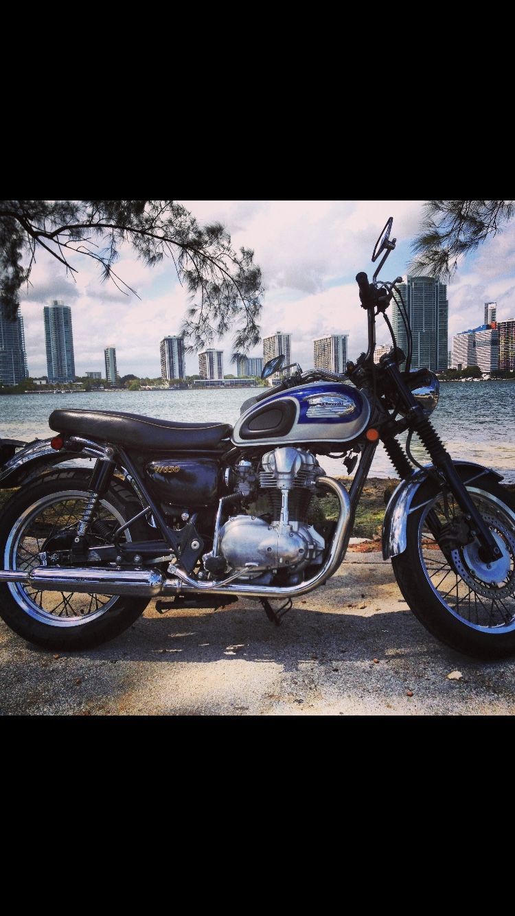 2000 Kawasaki W650 retro 650cc motorcycle