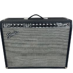 Fender - Twin Reverb Amp Guitar 
