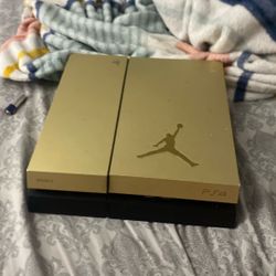 PS4 (WARNING⚠️ Do Not Have Hard Drive No Cables Nor Controllers)