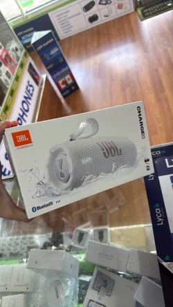 JBL Charge 6 - Portable waterproof & drop-proof Bluetooth speaker, Bold JBL Pro Sound with AI Sound Boost, 28Hrs of Playtime, Built-in powerbank & com