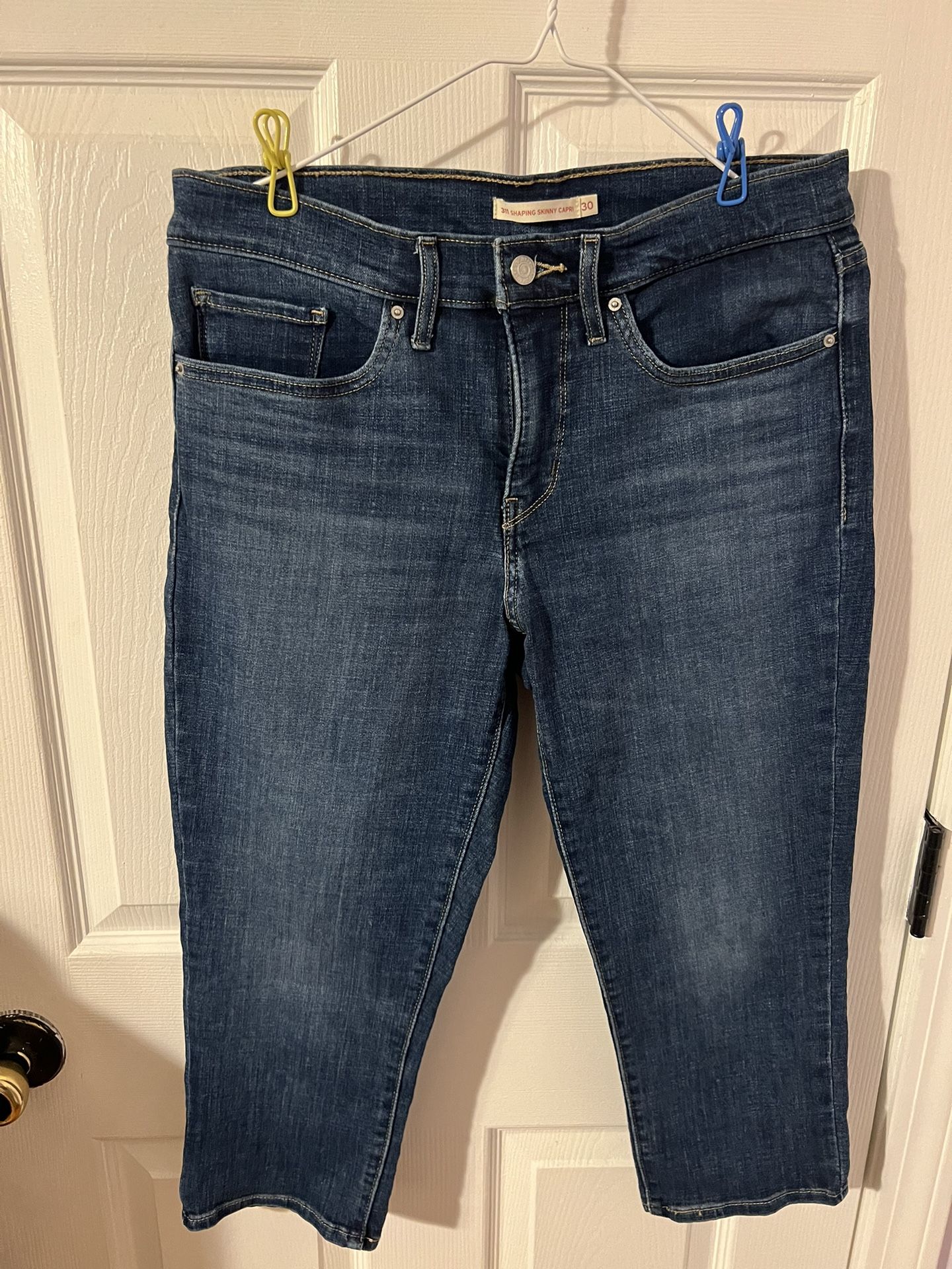 Women’s Levi Strauss & Co 311 Shaping Skinny Capri Jeans Size: 30