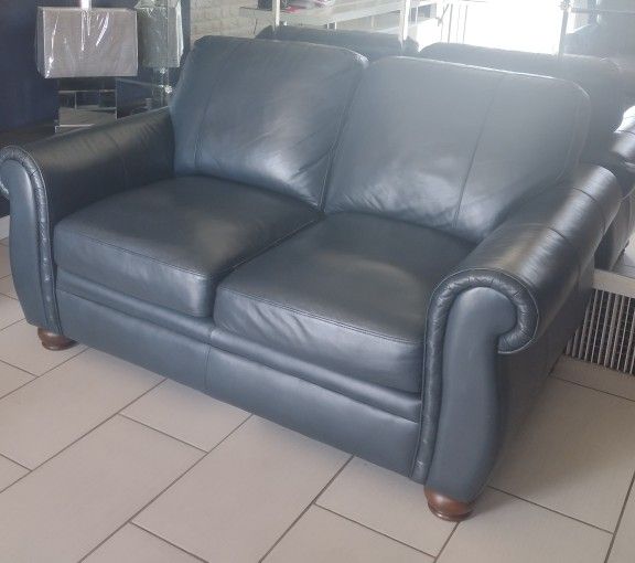 Genuine Leather Love Seat Selling For 100 Normal Wear. Must Pick Up
