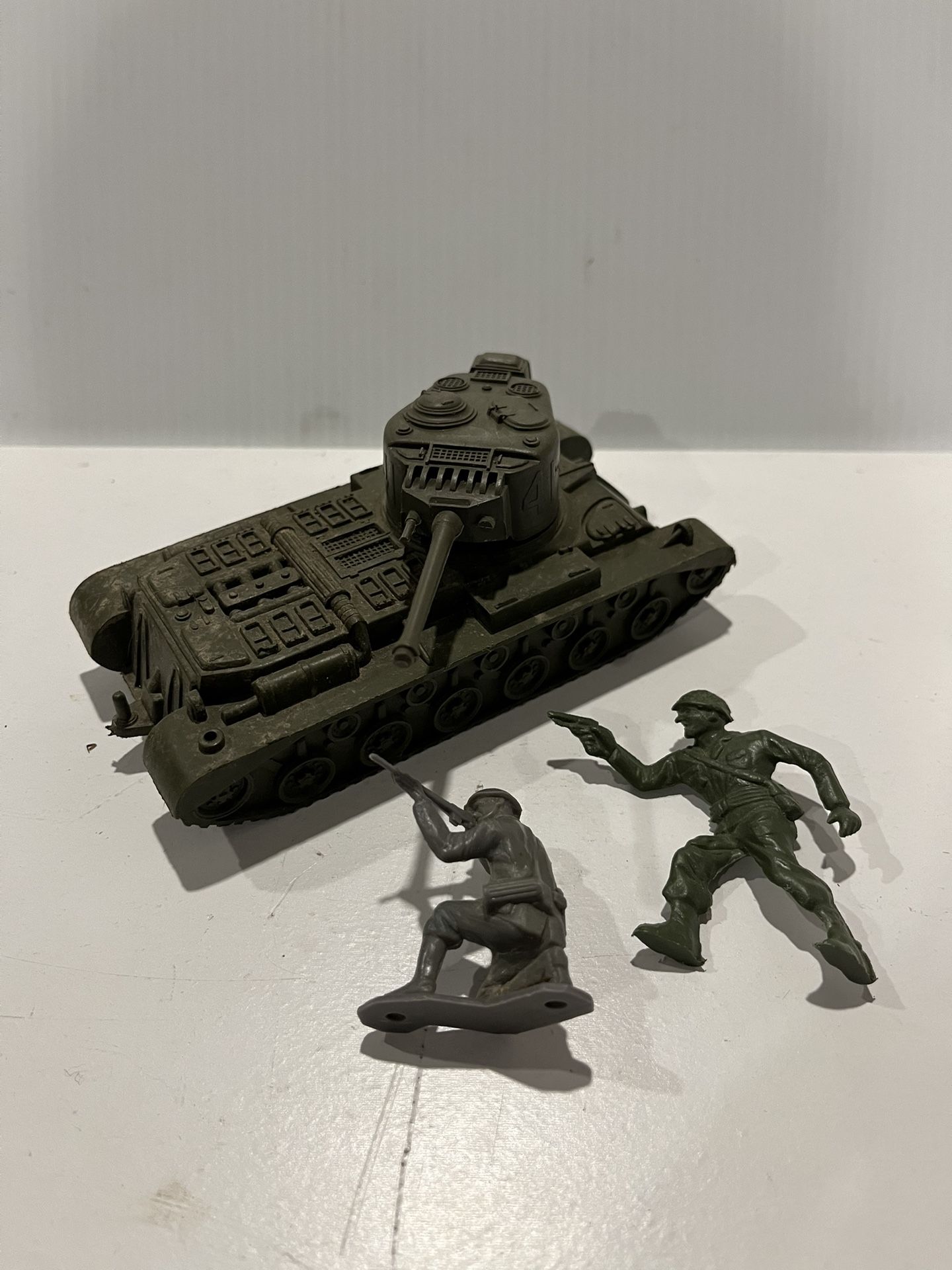 VINTAGE ORIGINAL 1963 Marx Battleground Dark Plastic Tank + Figures