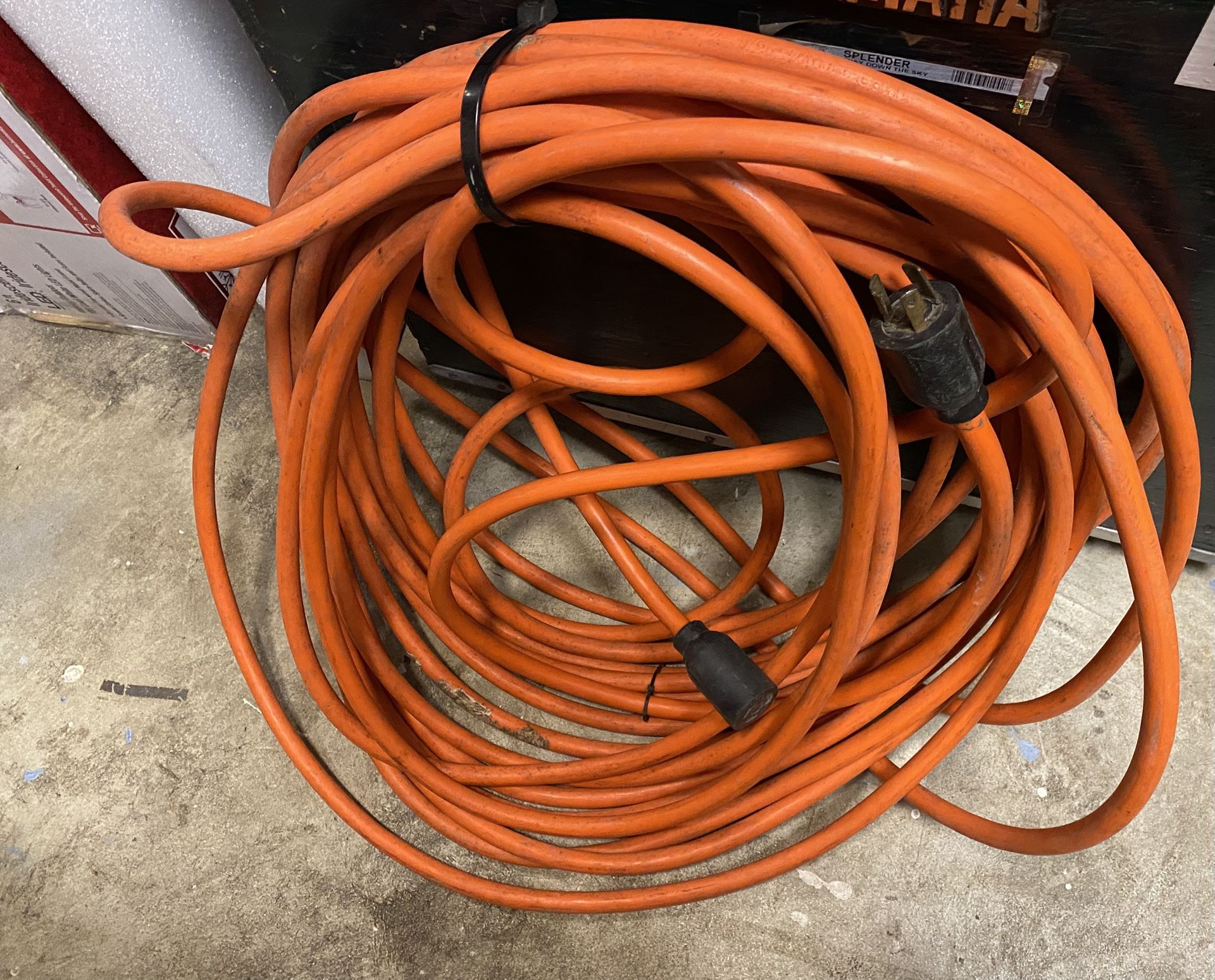 100’ 12/3 3 Prong Twist Lock Extension Cord