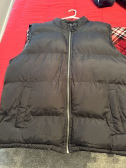 Men’s XL Black Puffer Vest