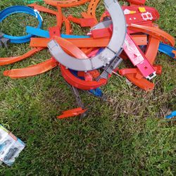 Hot wheels Track And Cars