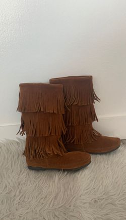 Minnetonka Fringe Leather Boots