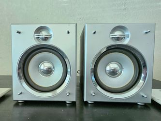 Curtis white bookshelf speakers - pair $20