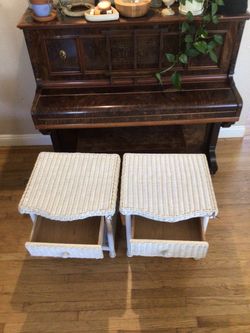 📍20%-OFF📍💥 Two Wicker Nightstands 💥 White Wicker Nightstands w/Draw 💥Great Condition💥 21”W X 22”H X 20”D