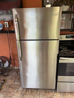 Frigidaire refrigerator with ice maker