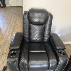 Power Recliner Chair w/ Cup Holders – Home Theater Style 🎬
