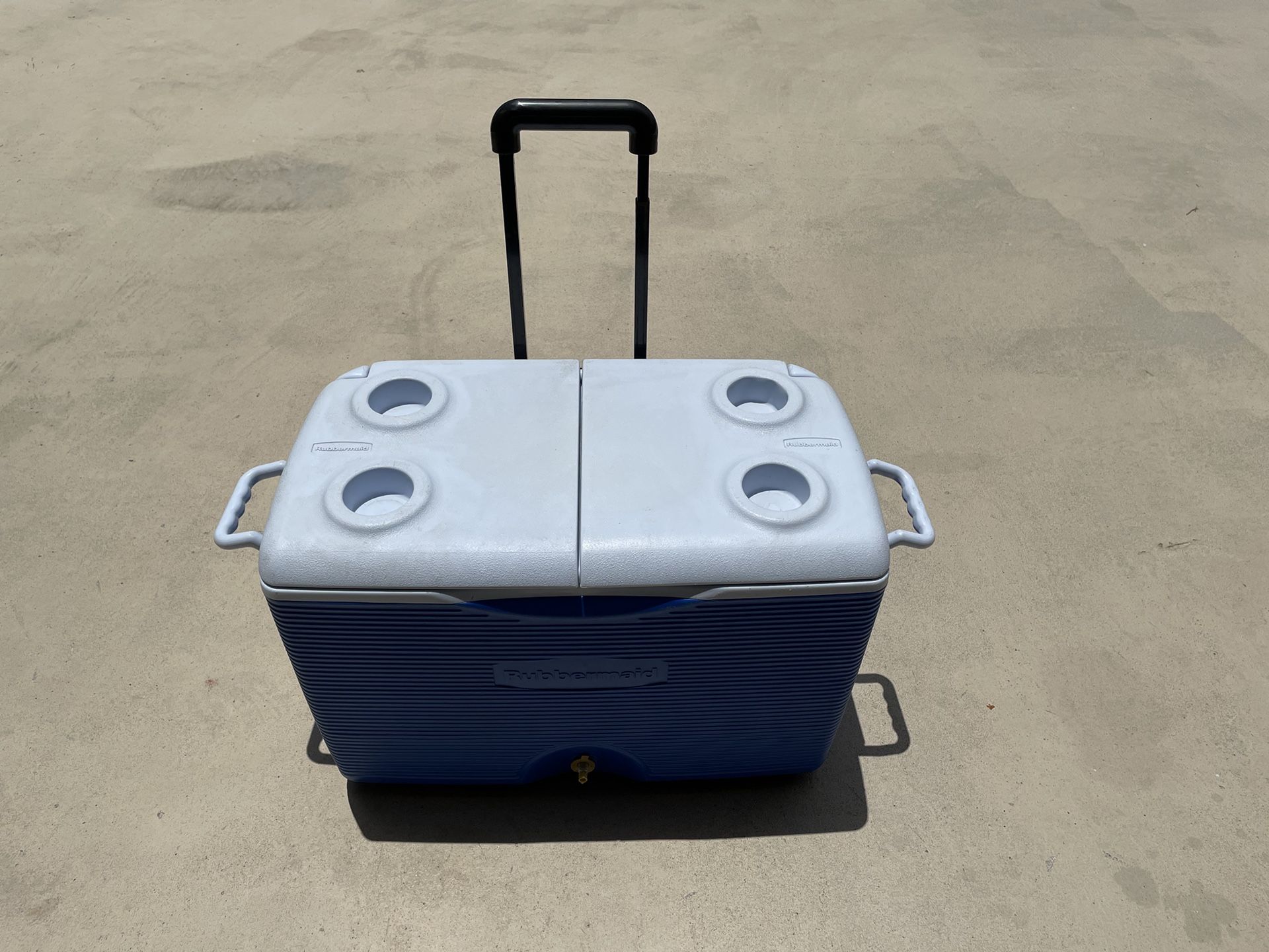 Rubbermaid 60 qt. Wheeled Cooler