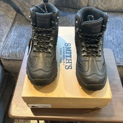 Brand new Smiths weatherproof hiking boots Sz9