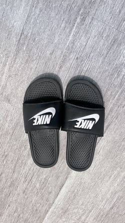 Nike slides Size 9