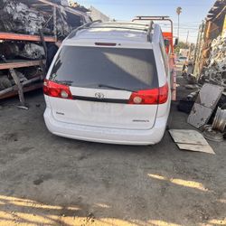 Tail Gate Assembly For Sienna 2005