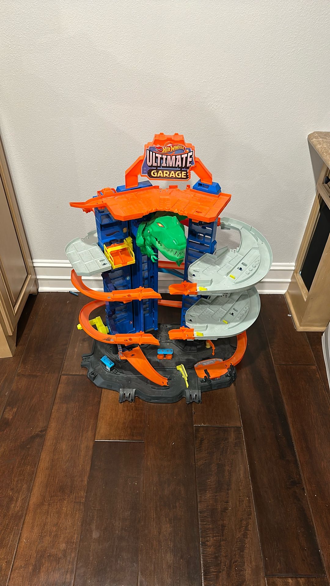 Hot Wheels Ultimate Garage Dino Set
