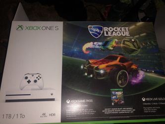 xbox 1 still new one controller and 4 games